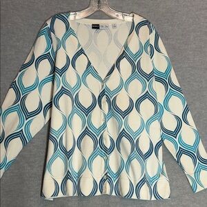 SIMPLY CHLOE DAO Classic Abstract Design V Neck Cardigan with Marble Buttons